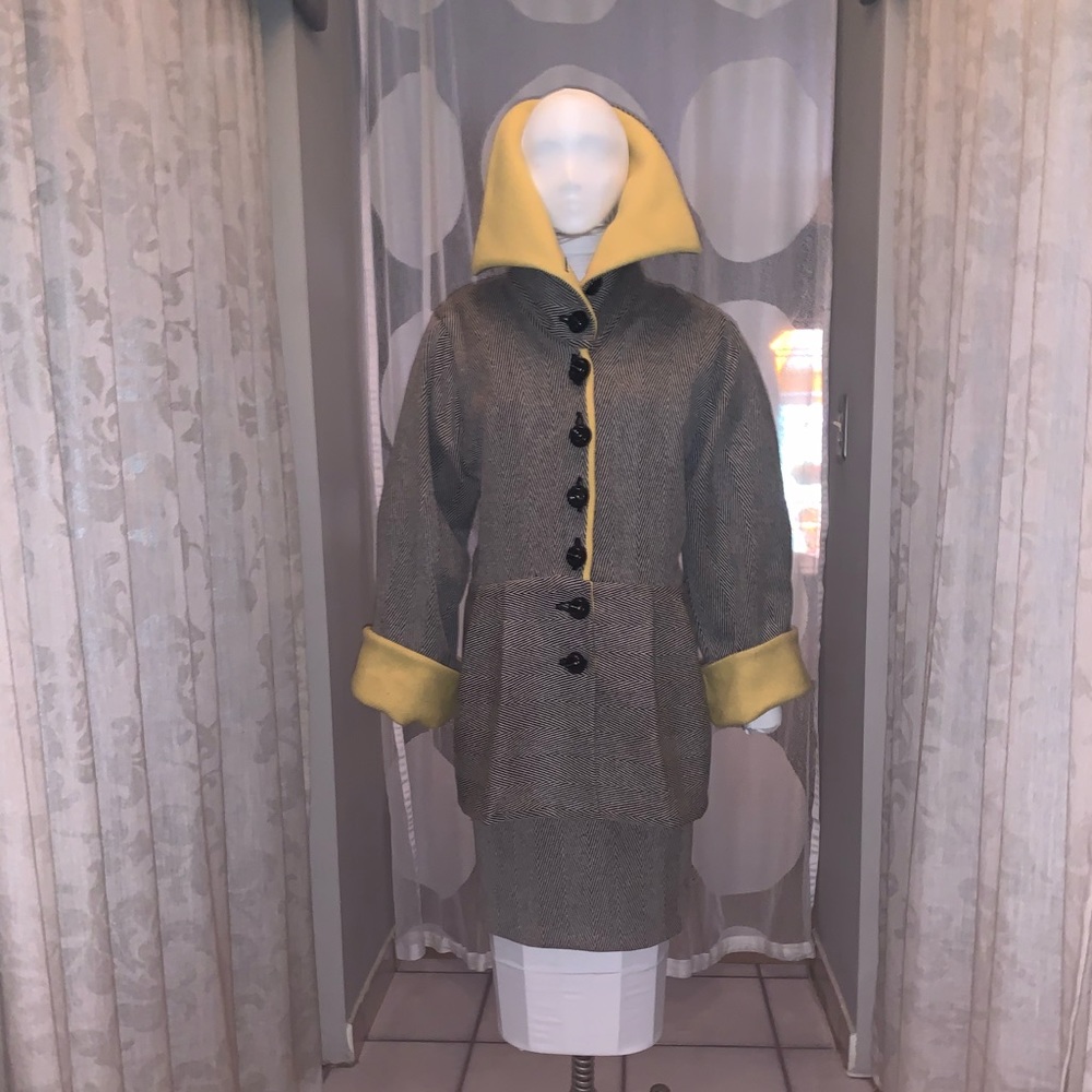 Herrigbone wool suit with Yellow wool accents